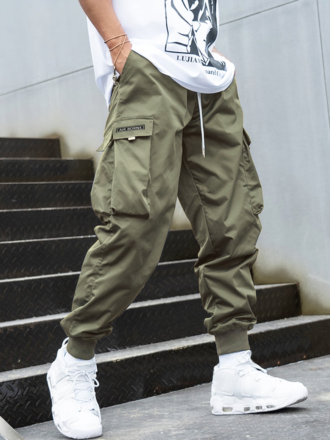 Manfinity EMRG Men Letter Graphic Flap Pocket Drawstring Waist Cargo Pants