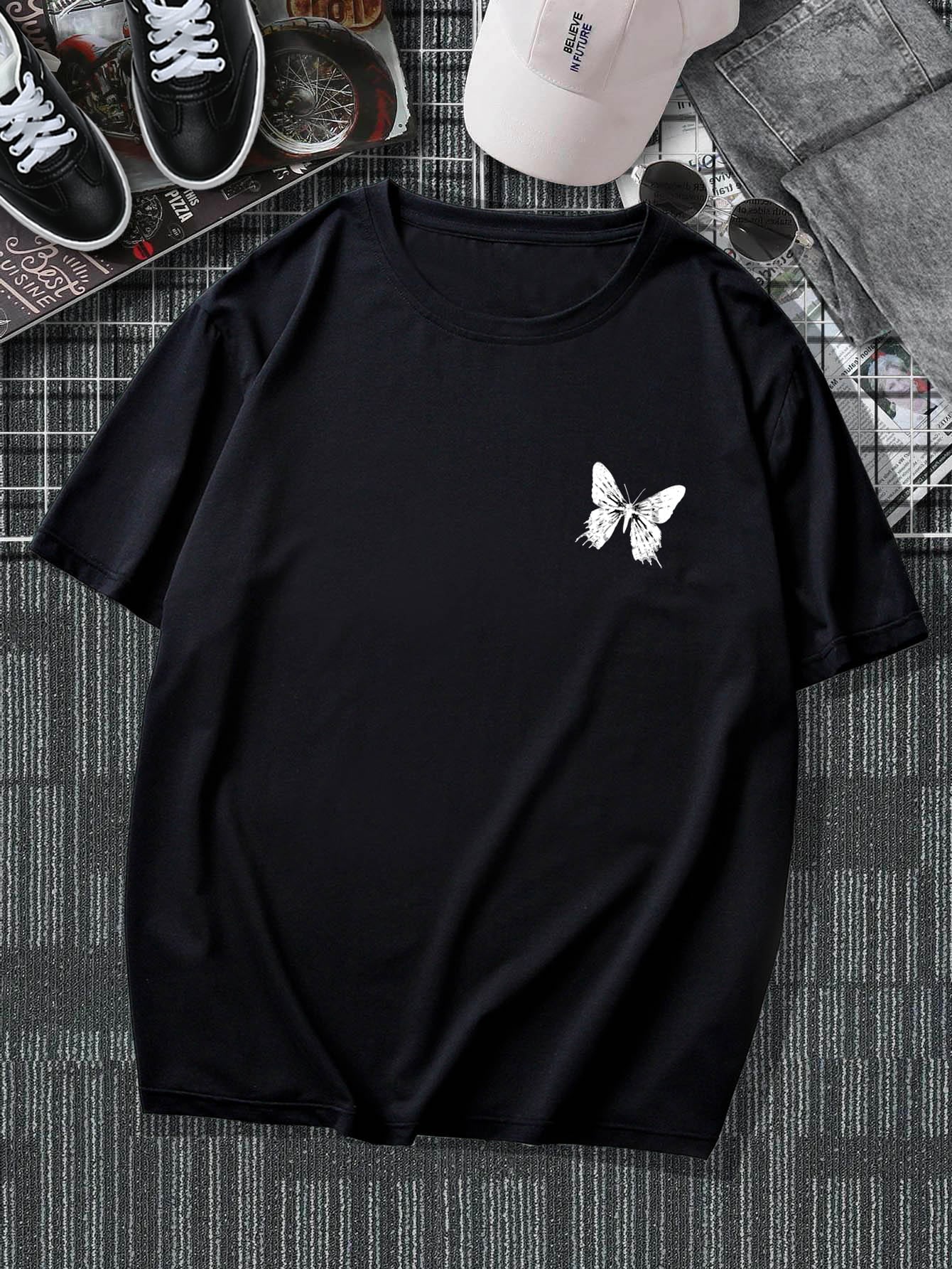 Manfinity EMRG Men Butterfly Slogan Graphic Tee