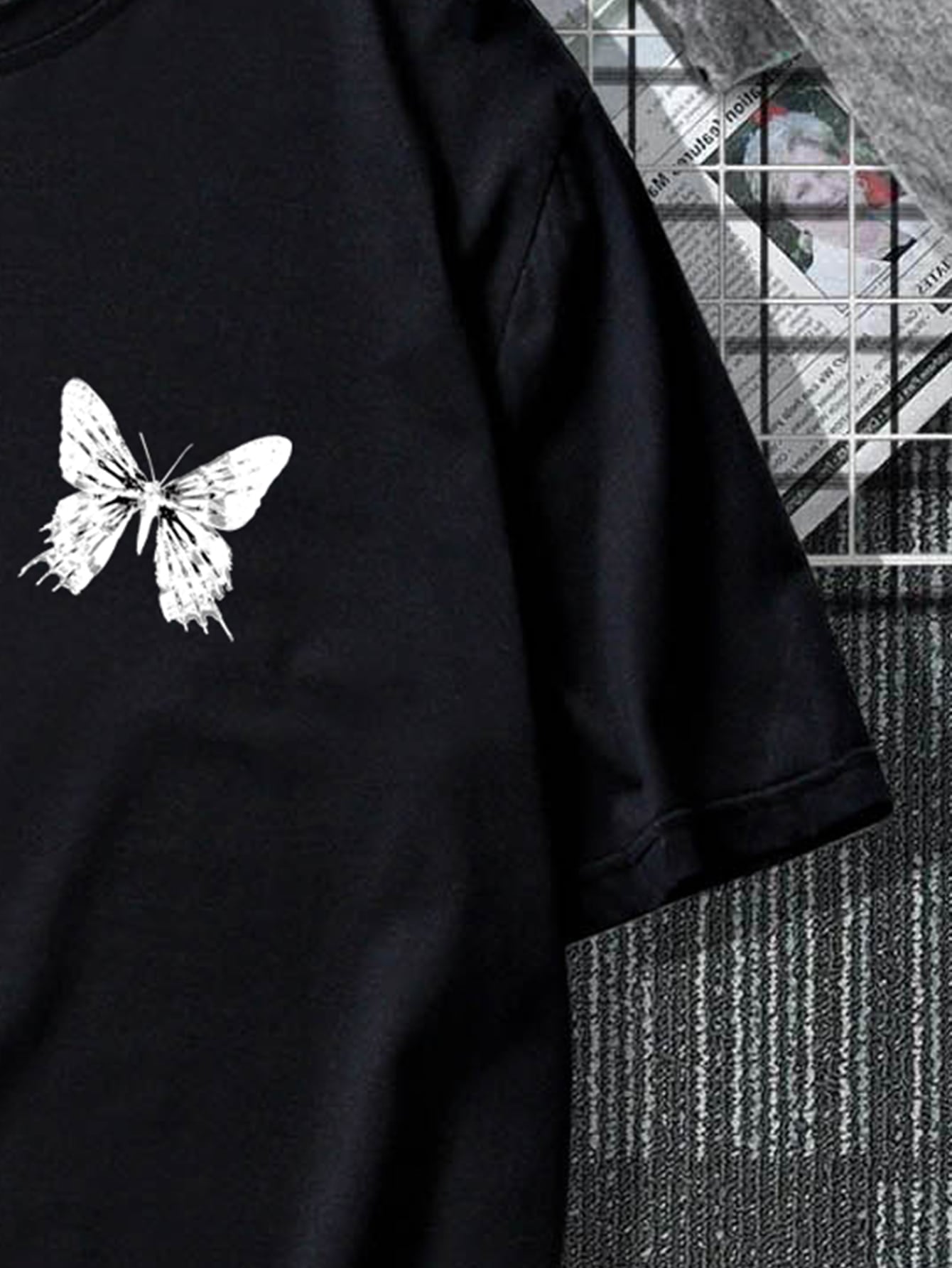 Manfinity EMRG Men Butterfly Slogan Graphic Tee